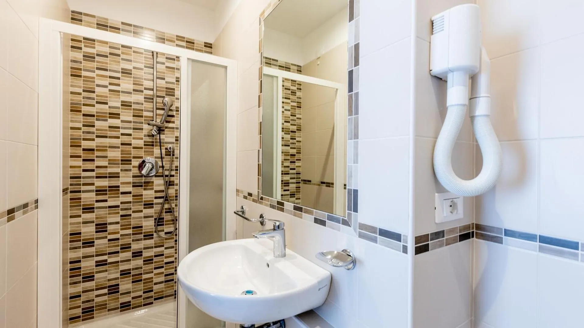 **  Beach Hotel Clerice Rimini Włochy