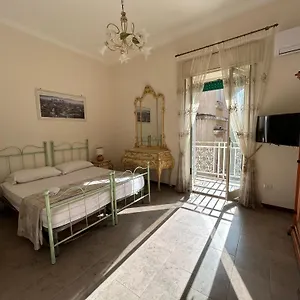 https://bed-breakfast-giulia.hotels-amalfi.com